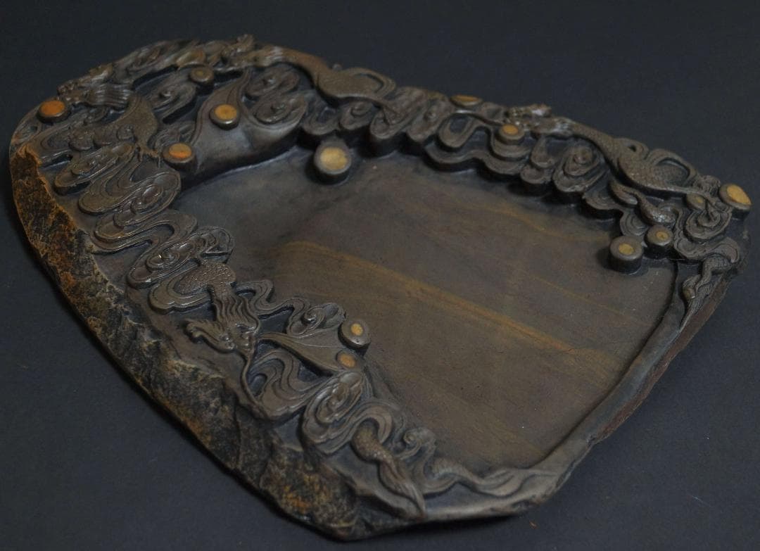 大型端渓硯 細密彫り『雲龍戯珠紋』18石眼 重さ3.2㎏★時代物★書道具