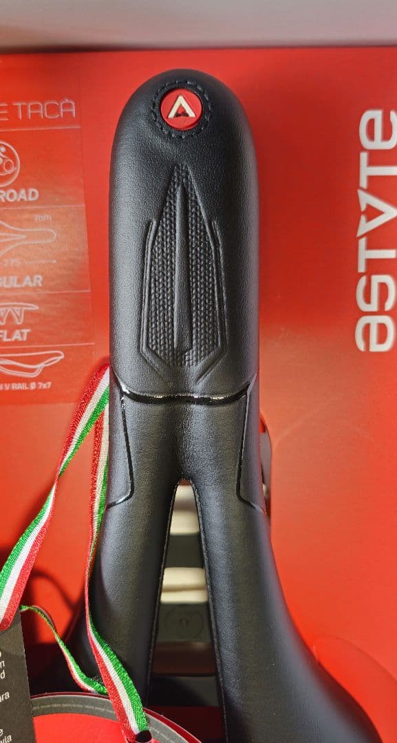未使用 ASTVTEアスチュート SKYLINE-VT TACA 穴あきサドル