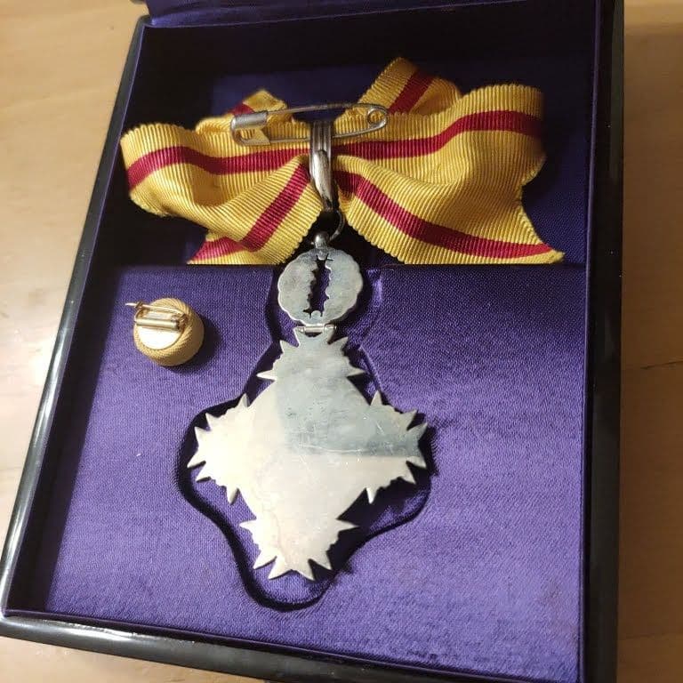 【激レア 美品!】勲六等宝冠章 明治勲章 略章 化粧箱入 本物保証　地1