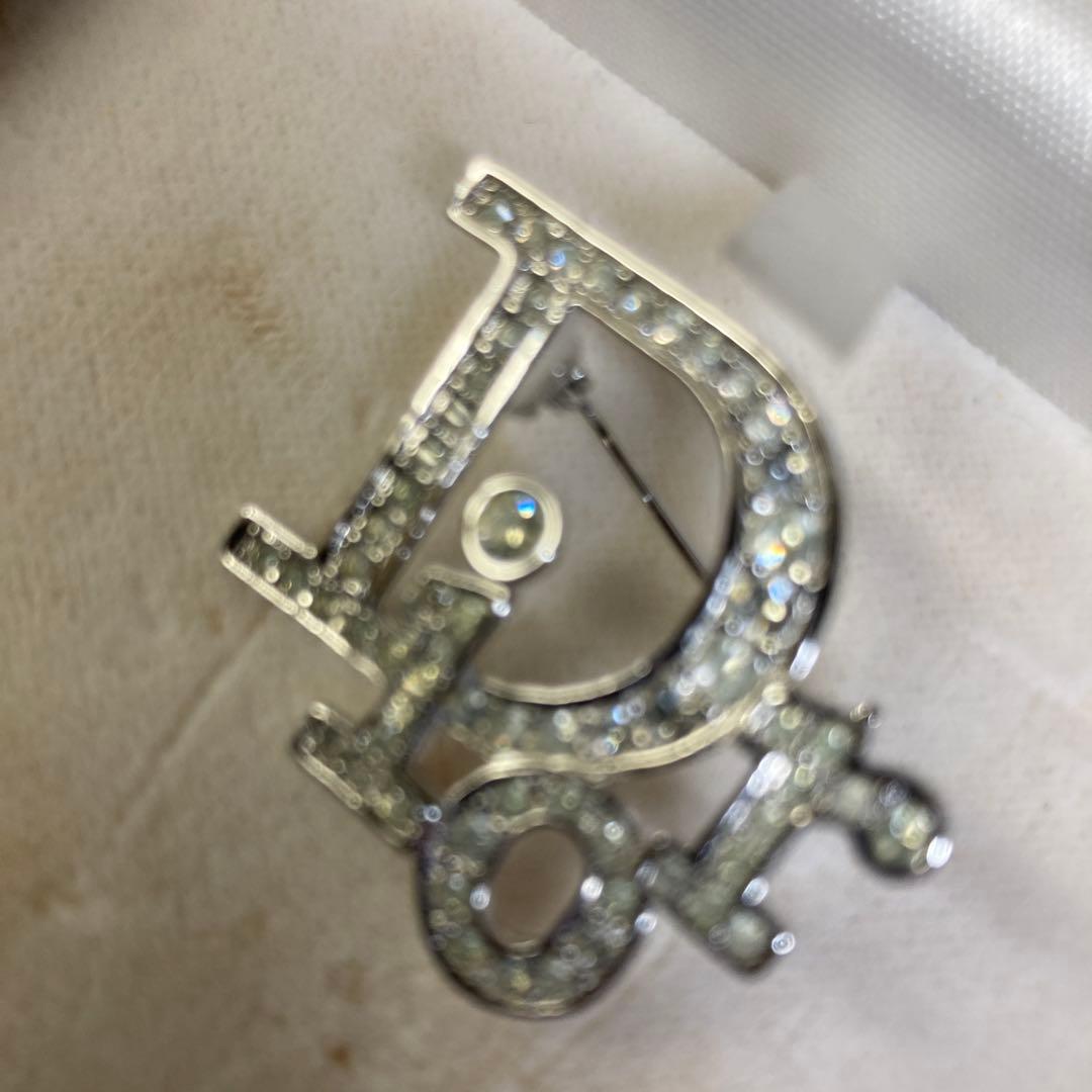 Dior ロゴブローチ シルバー クリスタル