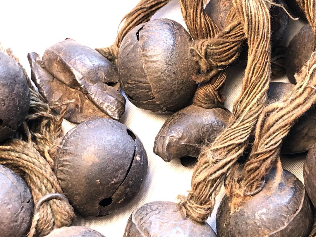 【 金唐革雲龍図連馬鈴 】　鉄鈴73個　江戸時代　資料館級