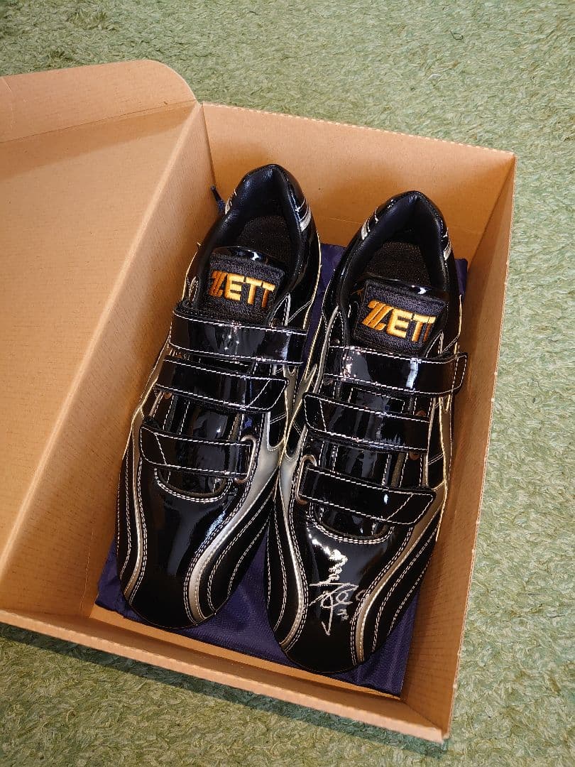 レア品！阪神タイガース矢野選手記念スパイク