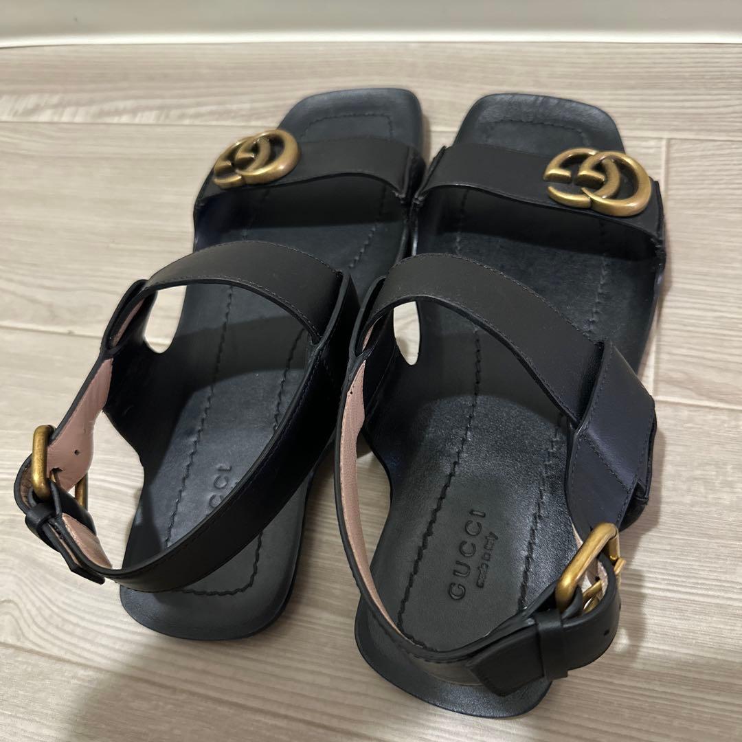 GUCCI ブラック レザー サンダル