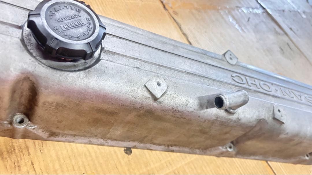 NISSAN L型エンジン　タペットカバー