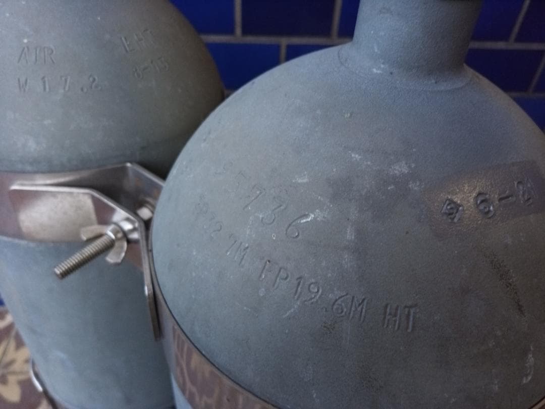 スキューバダイビング　メタリコン　ダブルタンク１４L x2　耐圧2026/6まで