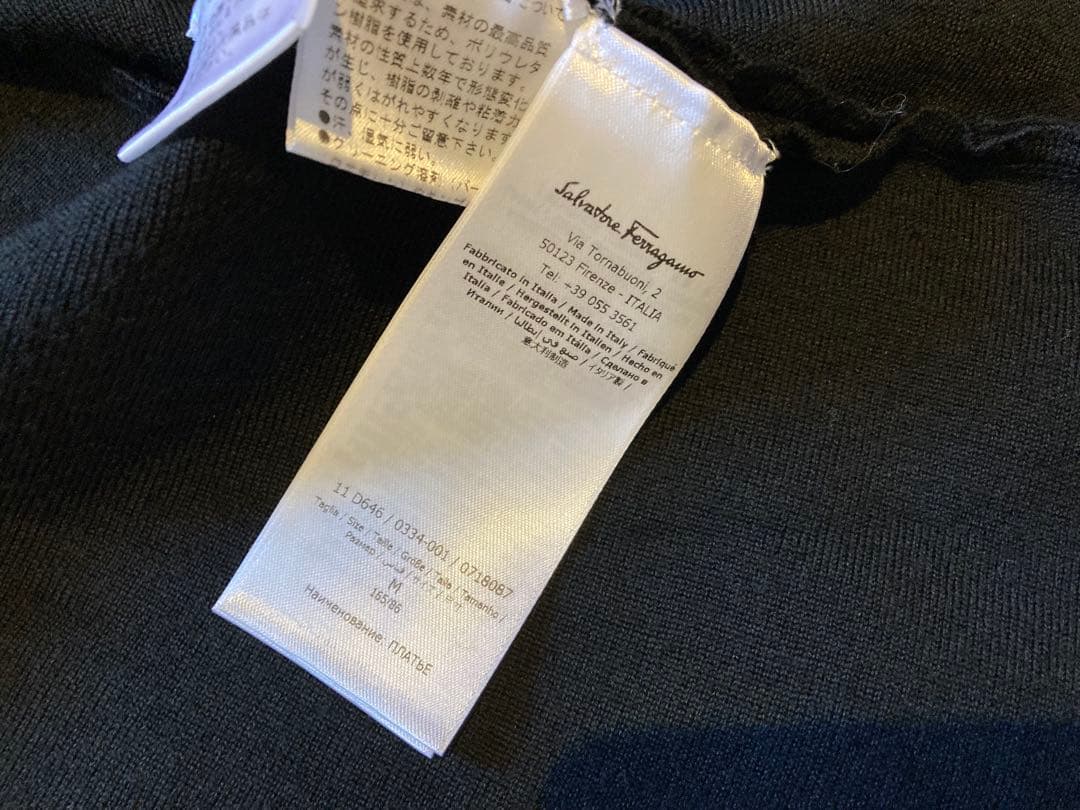 フェラガモ　ブラックワンピース