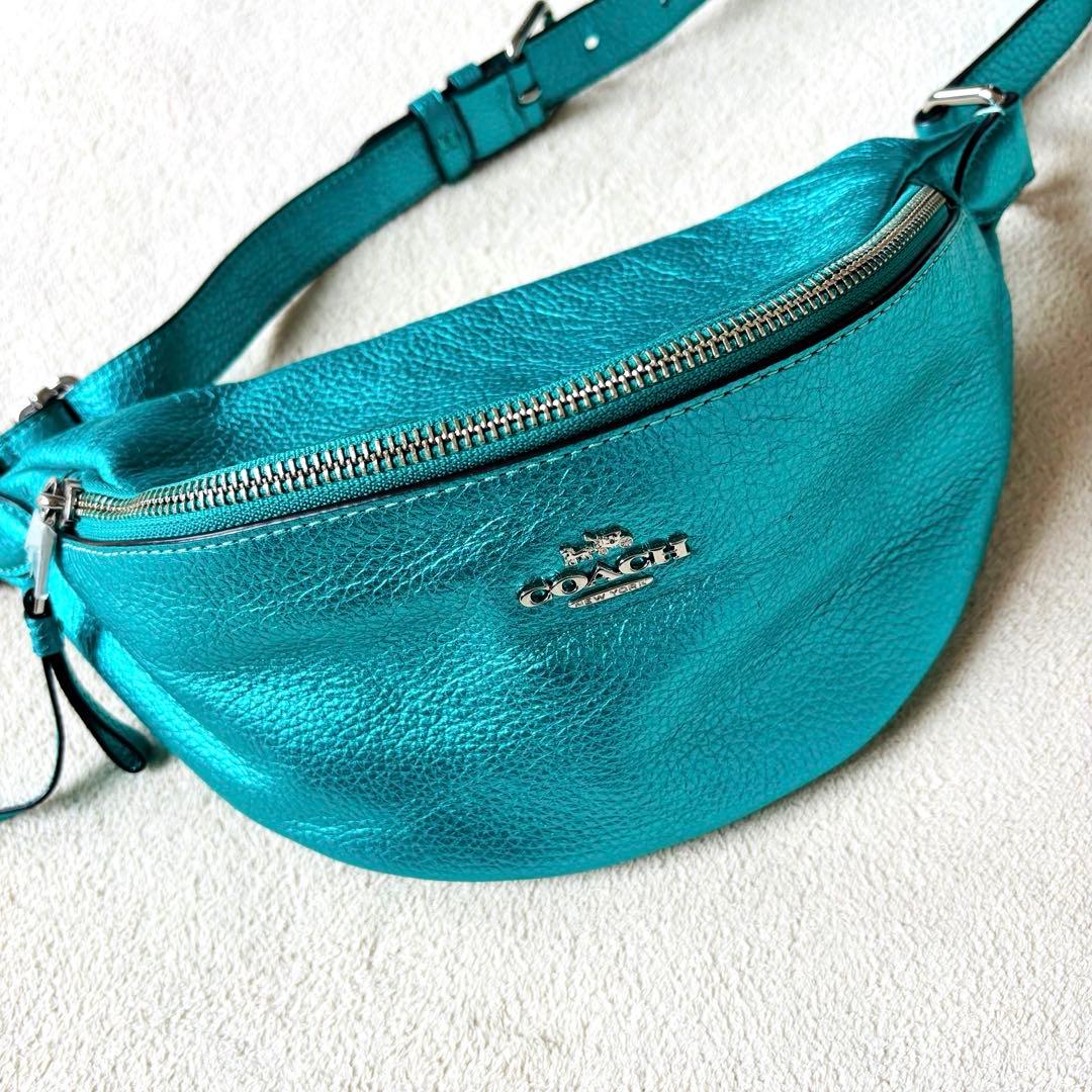 【新品未使用】COACH メタリックレザー シボ革 ボディバッグ グリーン