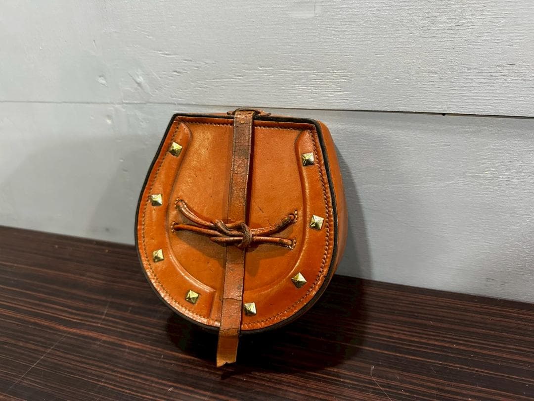 馬具 馬蹄入れ 換え襟入れ 馬蹄型 収納 BOX ボックス 箱 RW742