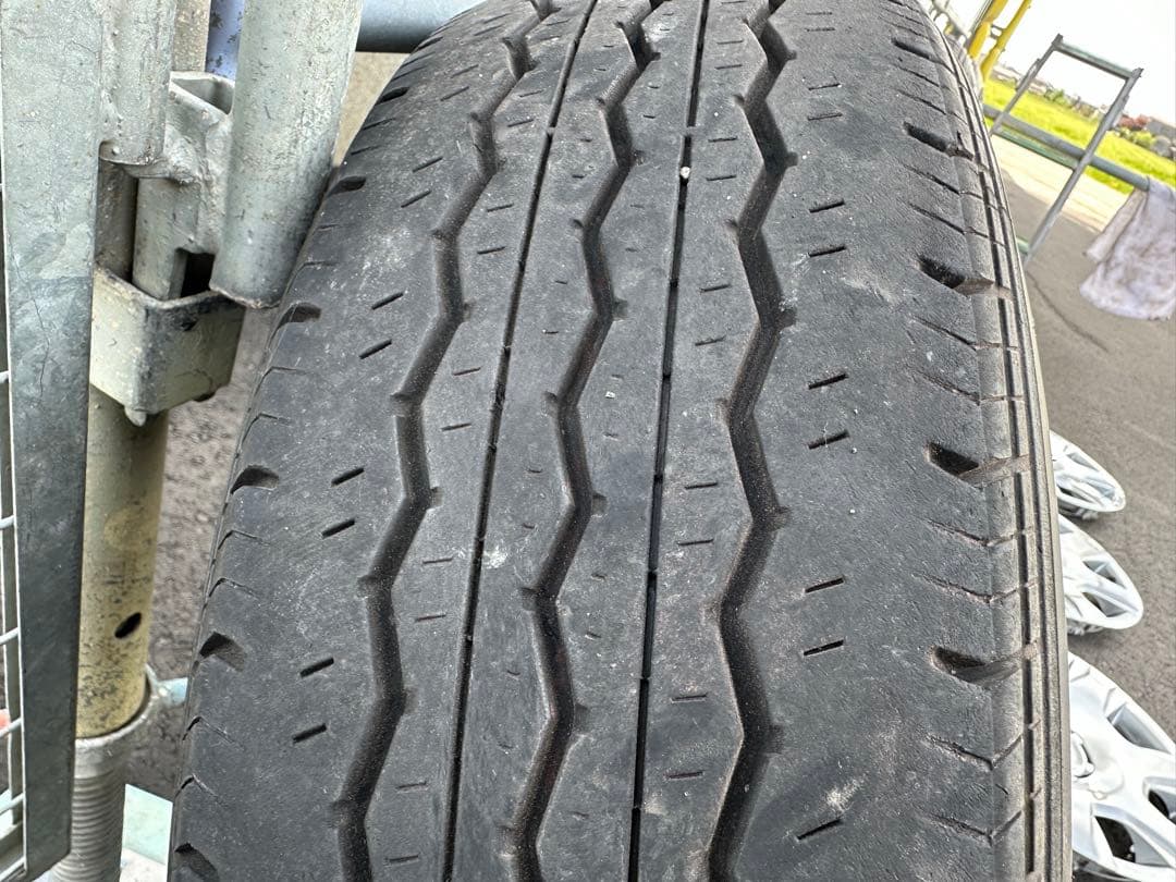 ハイエース純正ホイール