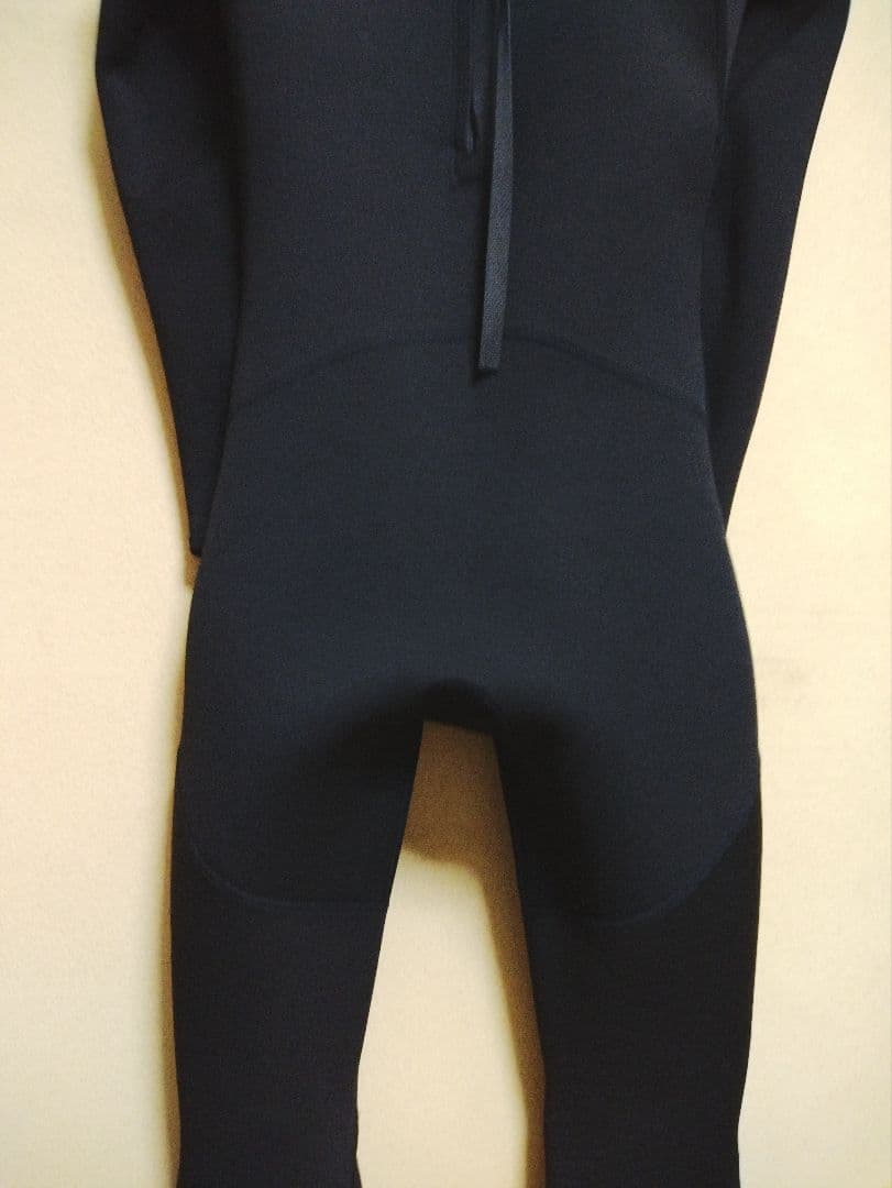 Quiksilver 2ミリフルスーツ黒 ロゴゴールド