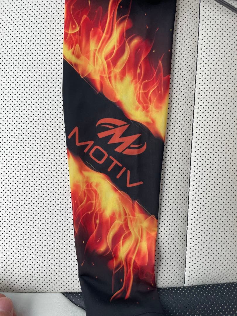 値下げ ボウリングシューズ MOTIV モーティブ 27cm右投げ