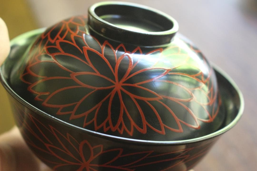 極小傷有！時代黒漆に風情ある朱漆菊文の映えるお椀2点（検輪島塗懐石椀蒔絵椀