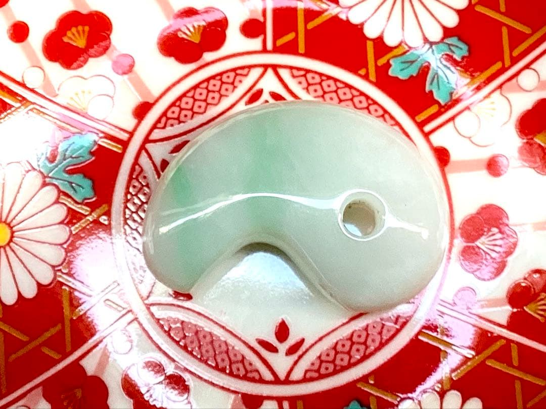 ✳premiumシリーズ幸運導く勾玉 高品質翡翠 再結晶線入り糸魚川翡翠　鑑別書