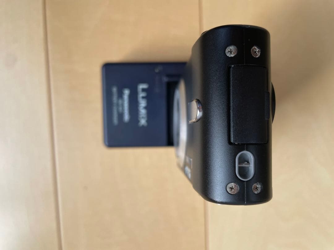 Panasonic DMC-FX12 デジタルカメラ 本体と充電器