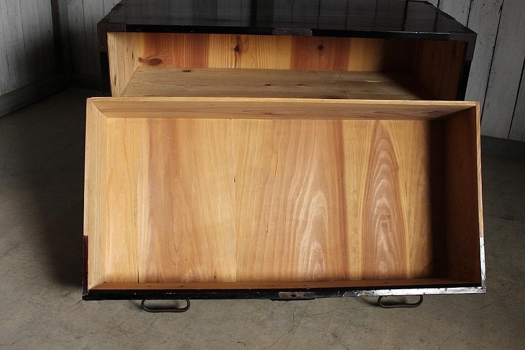 綺麗な時代庄内箪笥　扉付き