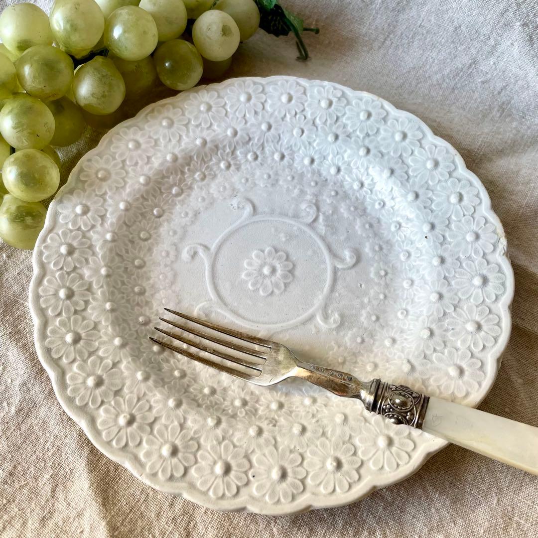 アーピ 　　　19世紀初頭マーガレットレリーフプレートフランスアンティーク