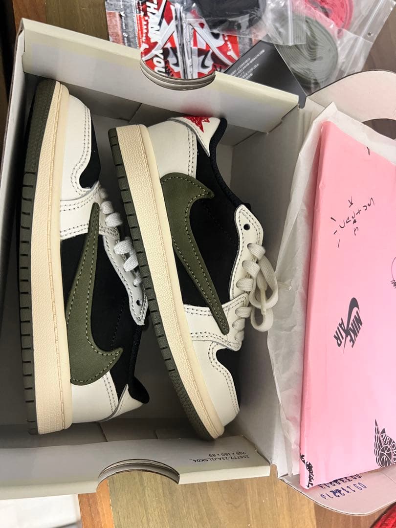 NIKE トラヴィススコット