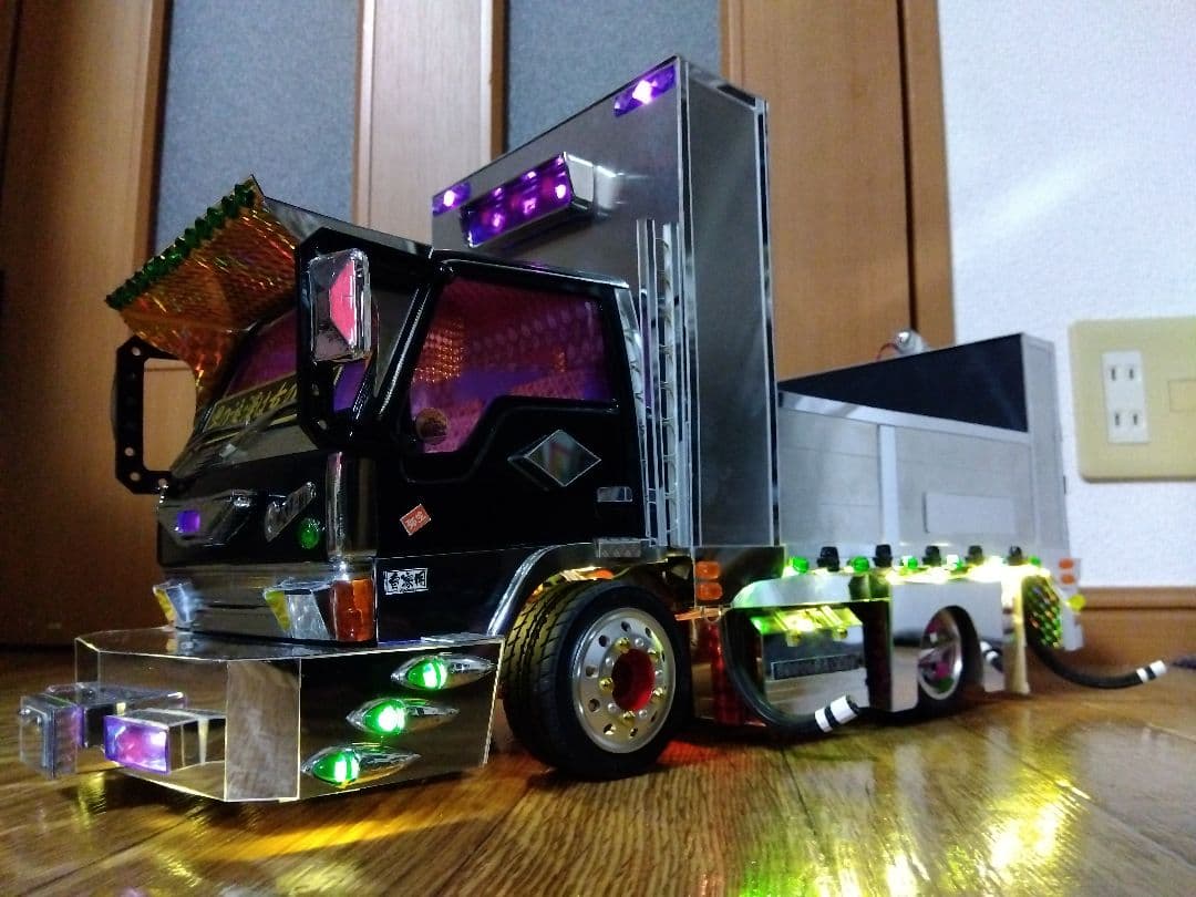 （本日取り下げます）ムネトラ模型　カクキャンター　２トン平ボディー