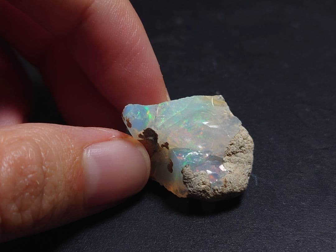エチオピア　オパール　原石　鉱物標本　ジュエリーグレード　AAA