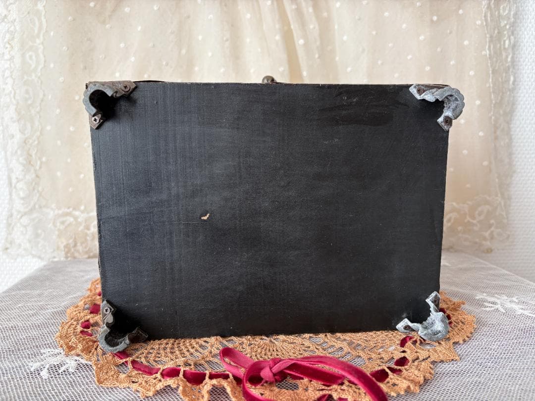 ✨最終出品✨レトロな取っ手付き金板張りボックス　ビスクドール　アンティーク雑貨