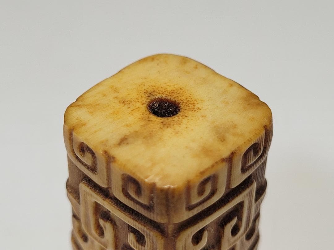 角 彫刻 饕餮紋 根付 装身具 明清時代 幅約高さ約4.1cm