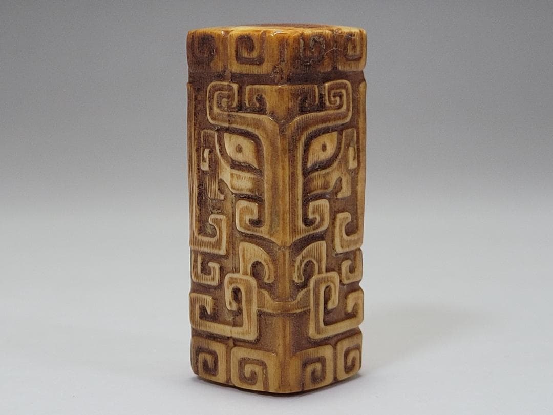 角 彫刻 饕餮紋 根付 装身具 明清時代 幅約高さ約4.1cm