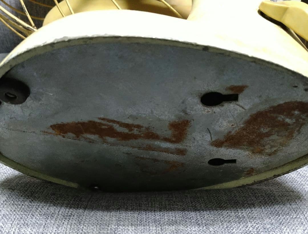 HITACHI♪ヒタチ、レトロなアヒル型？扇風機です(⌒▽⌒)