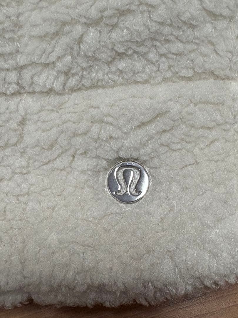 lululemon ホワイトもこもこバッグ