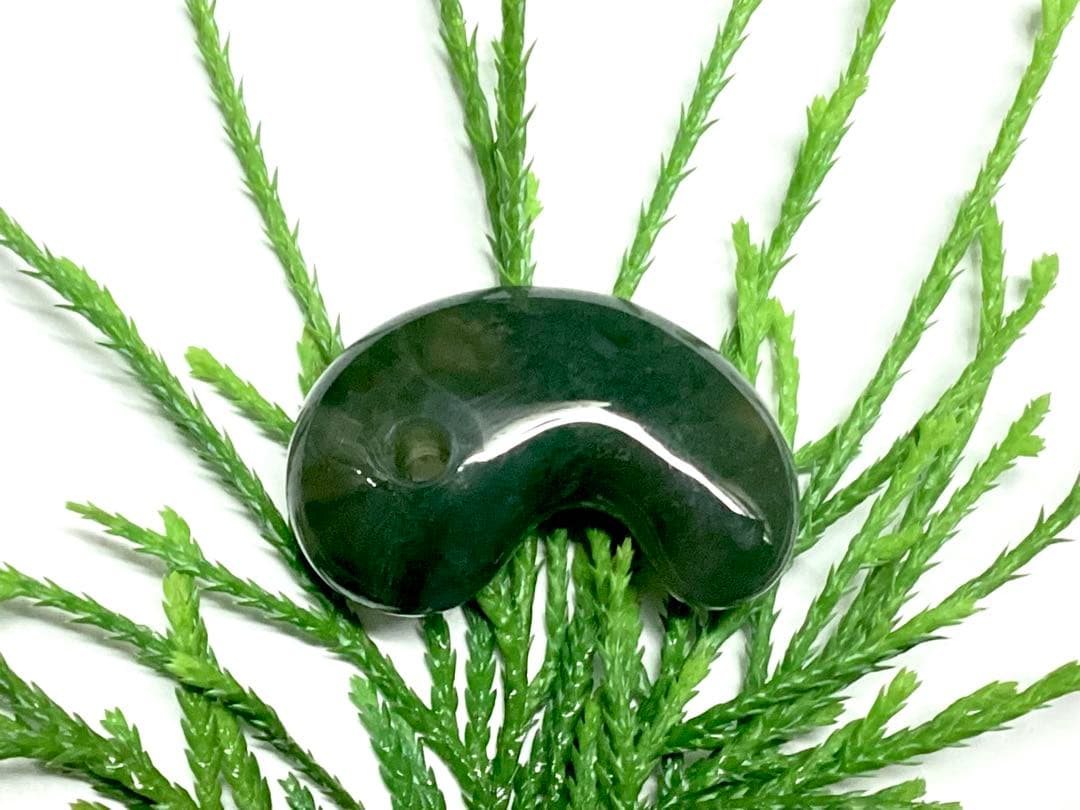 ✳絶品‼️濃厚青緑の碧玉　出雲石勾玉　最高級品　幻の透かし‼️コレクション　鑑別書付